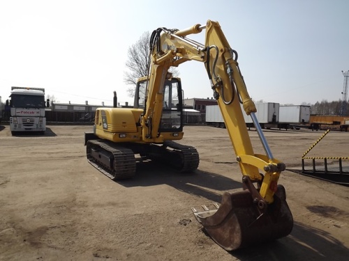 Экскаватор гусеничный Komatsu  PC110R купить в компании Рабочие Машины