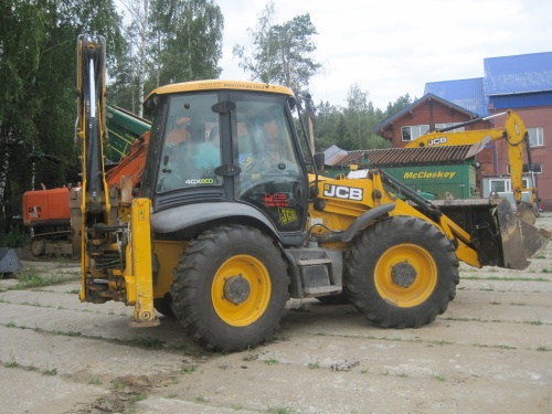 Экскаватор-погрузчик JCB 4CX купить в компании Рабочие Машины