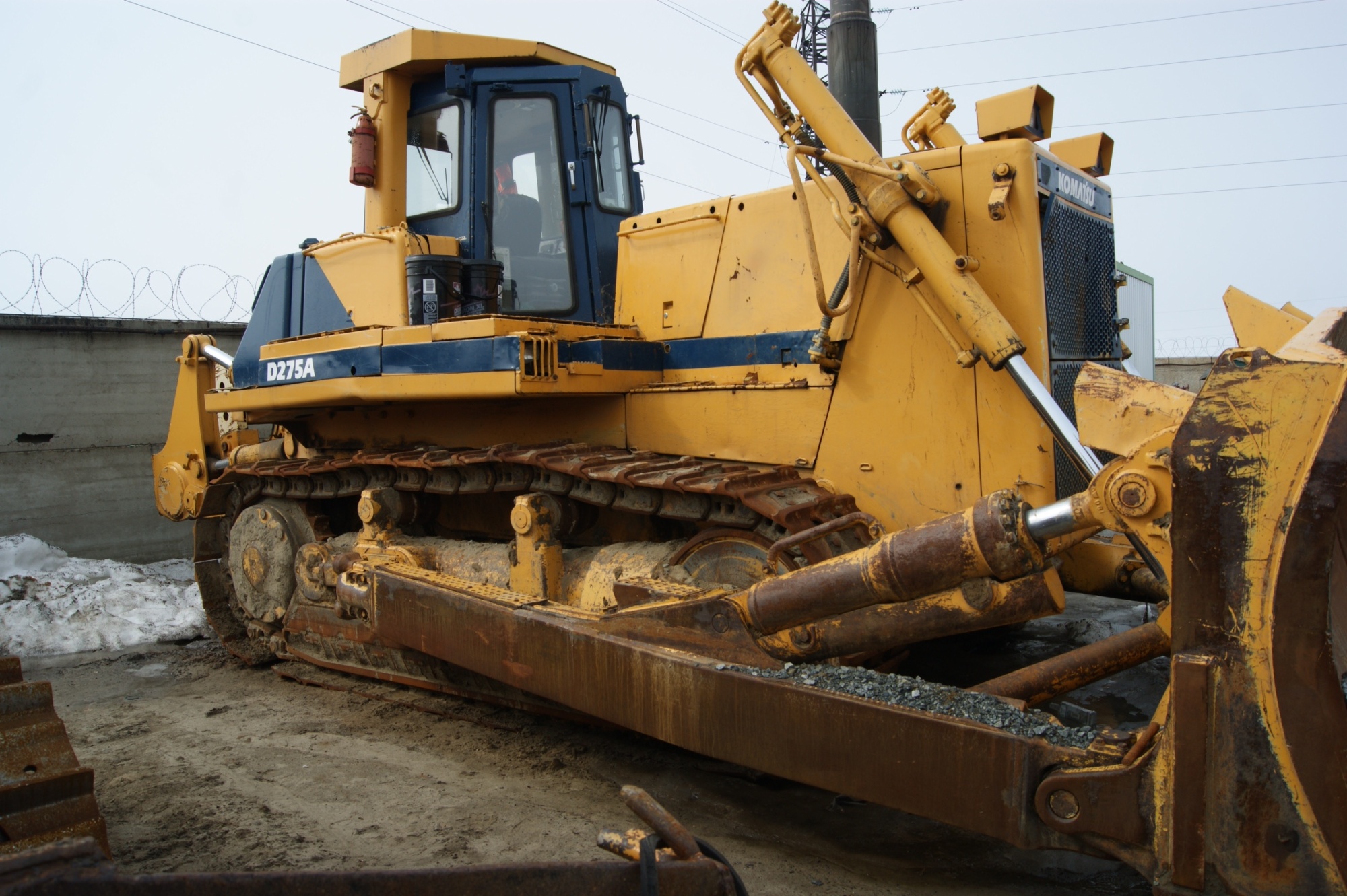 Бульдозер KOMATSU D 275A-2 купить в компании Рабочие Машины