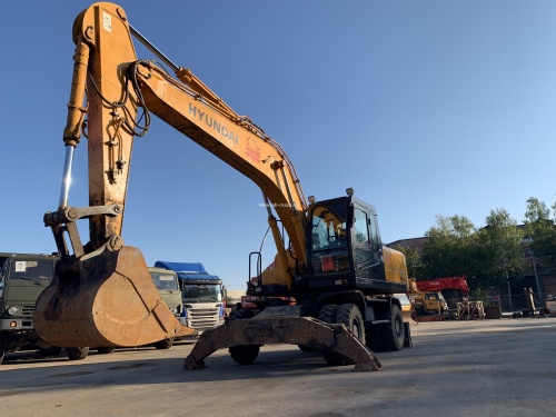 Экскаватор колесный HYUNDAI R200W-7 2011 купить в компании Рабочие Машины