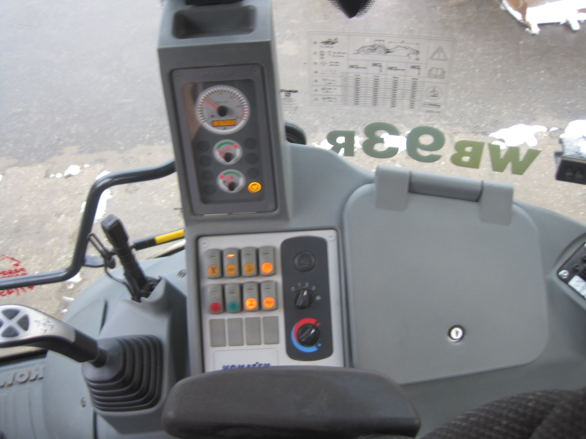 Экскаватор - погрузчикKOMATSUWB93R-5 купить в компании Рабочие Машины