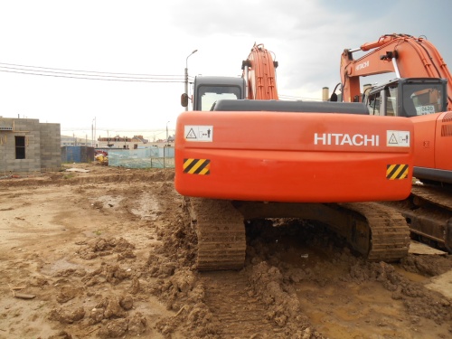 Гусеничный экскаваторт HITACHI ZAXIS 240H купить в компании Рабочие Машины