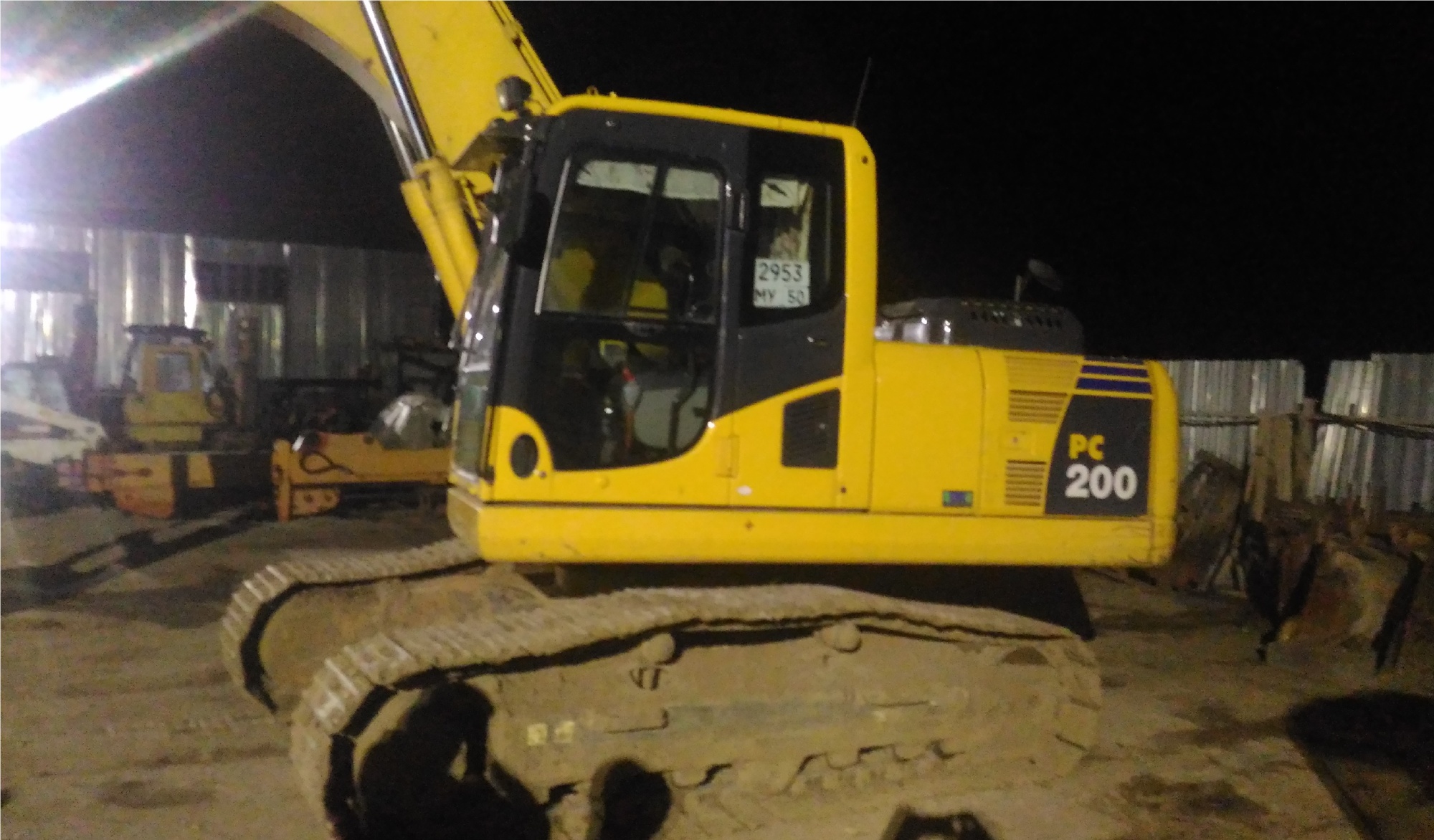 Гусеничный экскаватор KOMATSU PC200-8 купить в компании Рабочие Машины