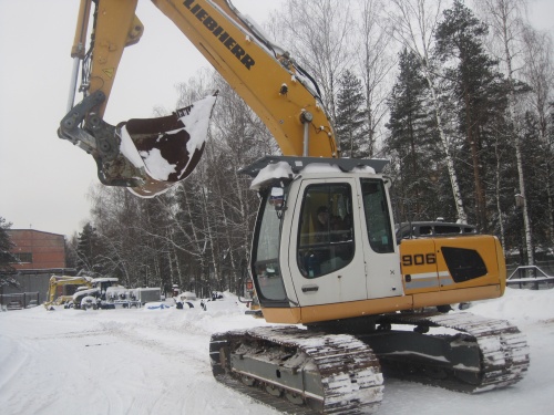 Экскаватор гусеничный Liebherr 906 купить в компании Рабочие Машины