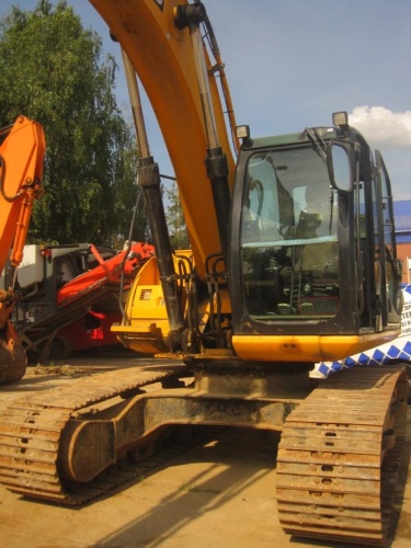 Гусеничный экскаватор JCB JS 220S купить в компании Рабочие Машины