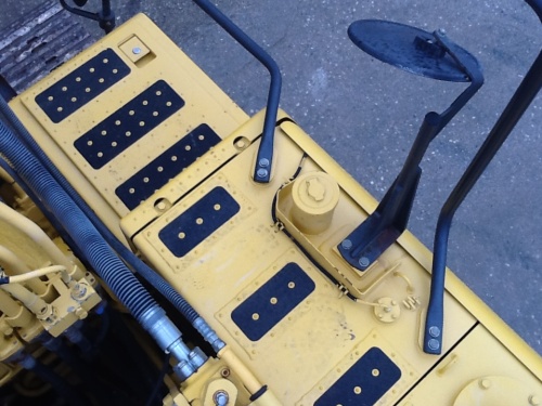 Экскаватор гусеничный Komatsu PC 210-8 купить в компании Рабочие Машины