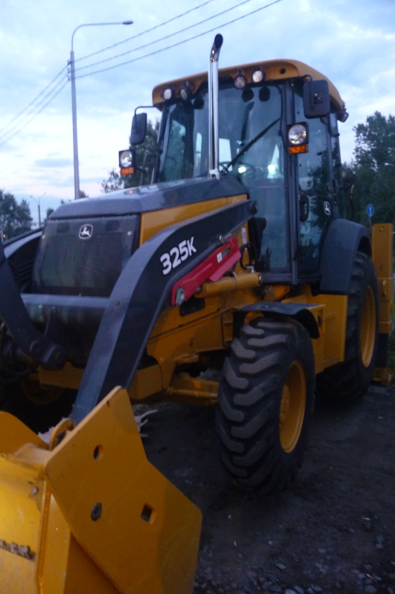 экскаватор-погрузчик JOHN DEERE 325k купить в компании Рабочие Машины