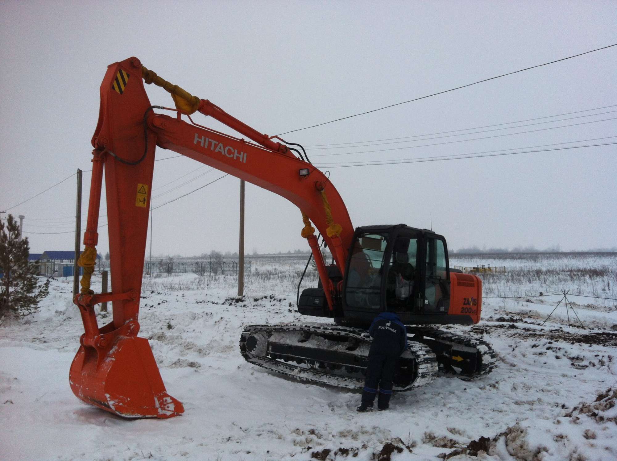 экскаватор гусеничный Hitachi ZX 200 купить в компании Рабочие Машины