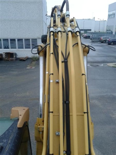 Экскаватор гусеничный Caterpillar 319CLN купить в компании Рабочие Машины