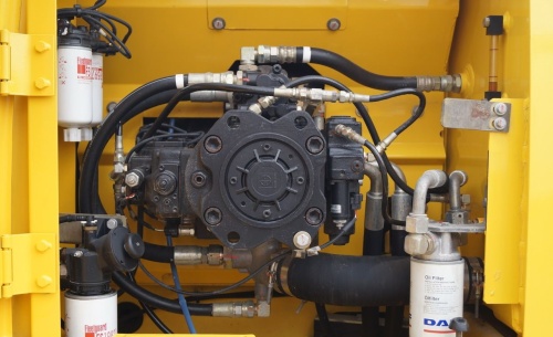 Гусеничный Экскаватор NEW HOLLAND E215 купить в компании Рабочие Машины