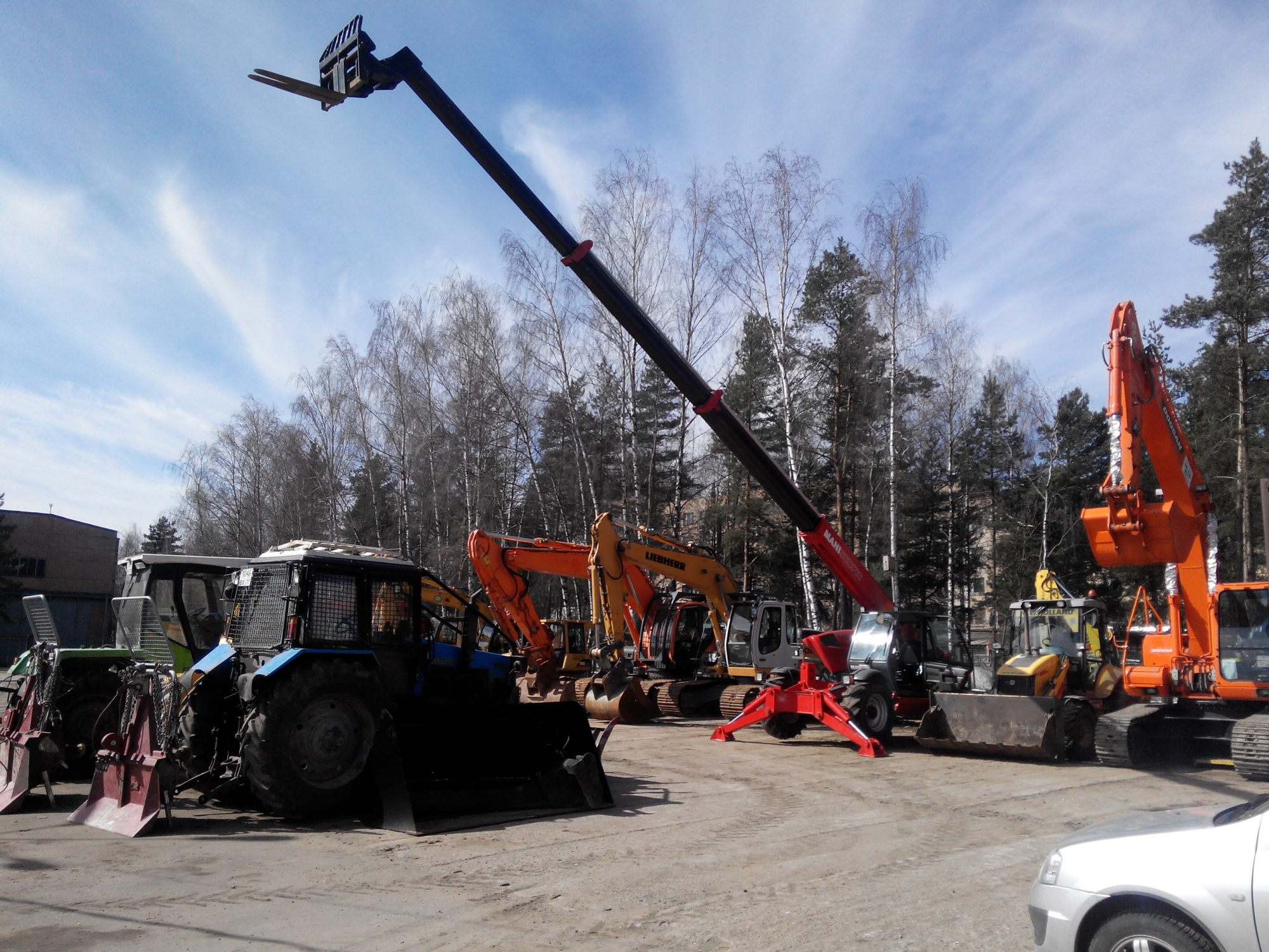 Телескопический погрузчик Manitou MT1740 купить в компании Рабочие Машины