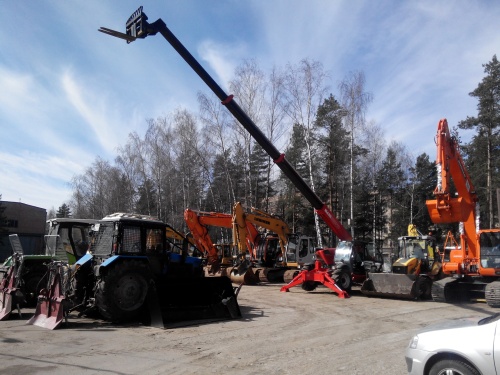 Телескопический погрузчик Manitou MT1740 купить в компании Рабочие Машины