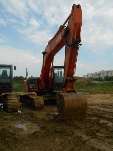 Гусеничный экскаваторт HITACHI ZAXIS 240H купить в компании Рабочие Машины