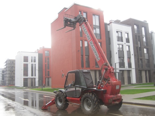 Телескопический погрузчик Manitou 1740 купить в компании Рабочие Машины