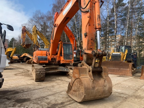 Гусеничный экскаватор Doosan DX300 купить в компании Рабочие Машины
