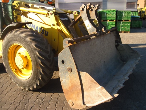 Экскаватор-погрузчик Komatsu WB93S-5 купить в компании Рабочие Машины