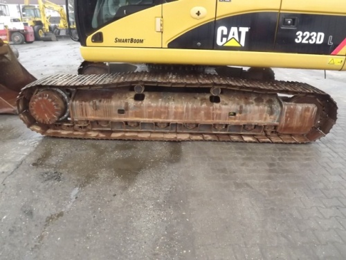 Экскаватор гусеничный Caterpillar 323 DL купить в компании Рабочие Машины