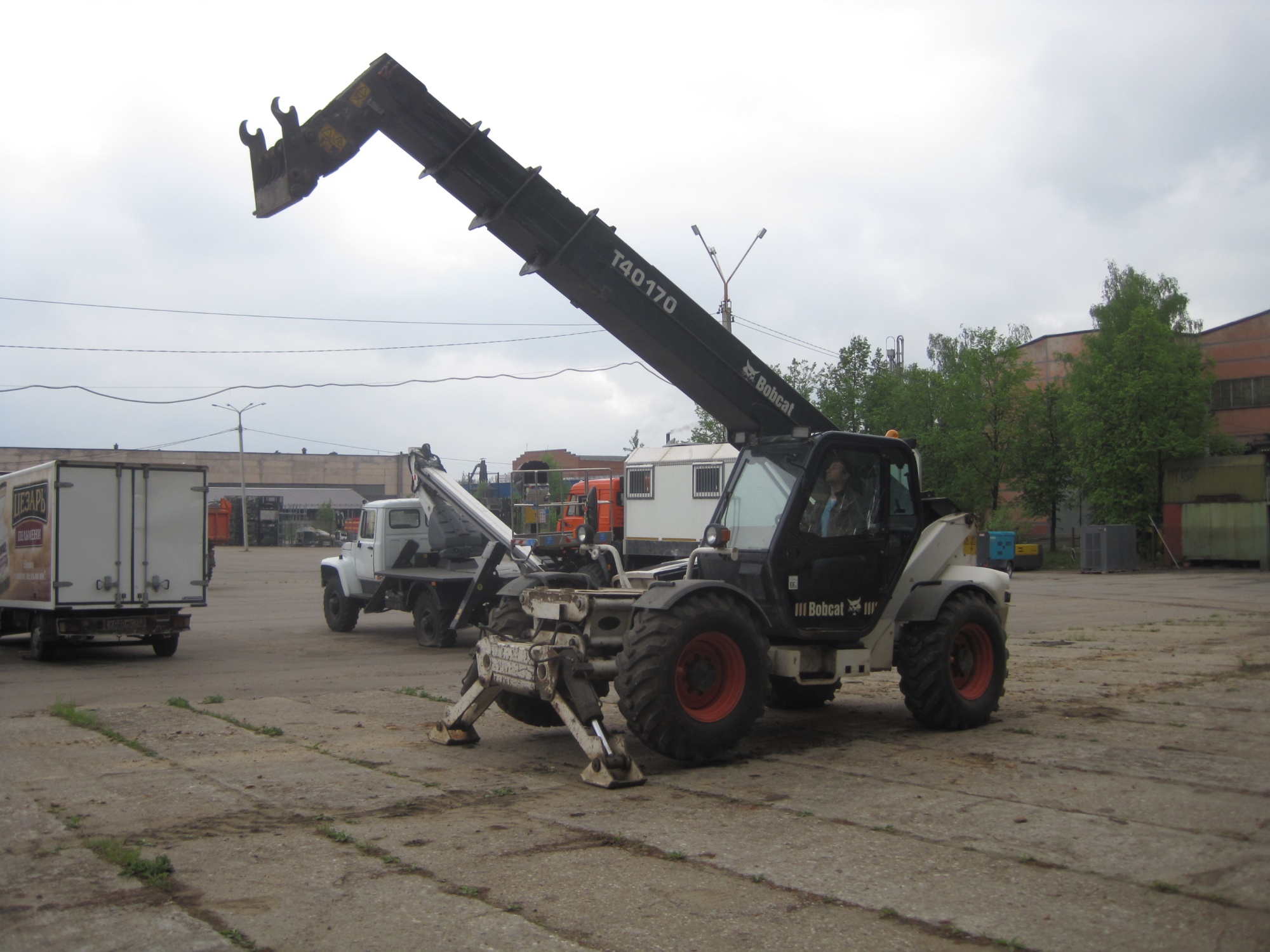 телескопический погрузчик Bobcat T40170 купить в компании Рабочие Машины