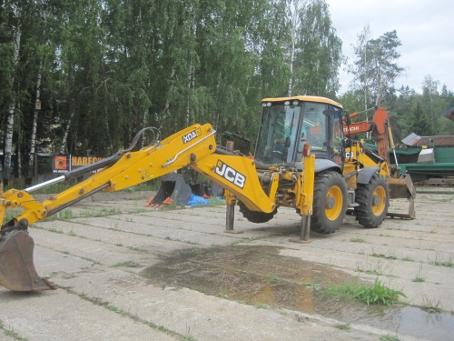 Экскаватор-погрузчик JCB 4CX купить в компании Рабочие Машины