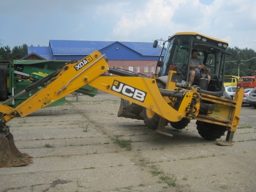 Экскаватор-погрузчик JCB 4CX купить в компании Рабочие Машины