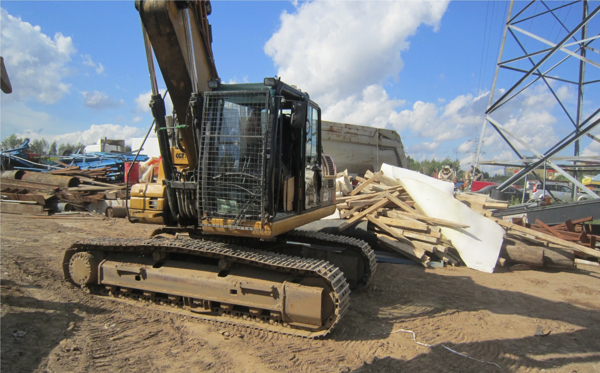 Гусеничный экскаватор CATERPILLAR 323D LN VA купить в компании Рабочие Машины