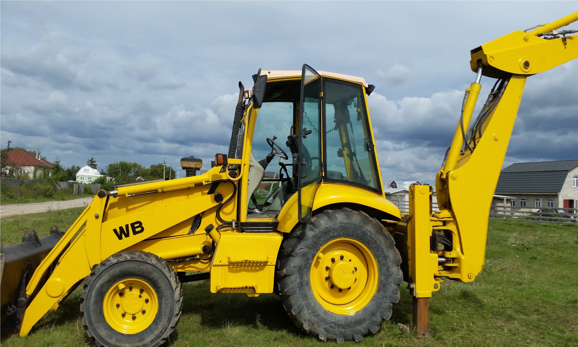Экскаватор - погрузчик KOMATSU WB91R-2 купить в компании Рабочие Машины