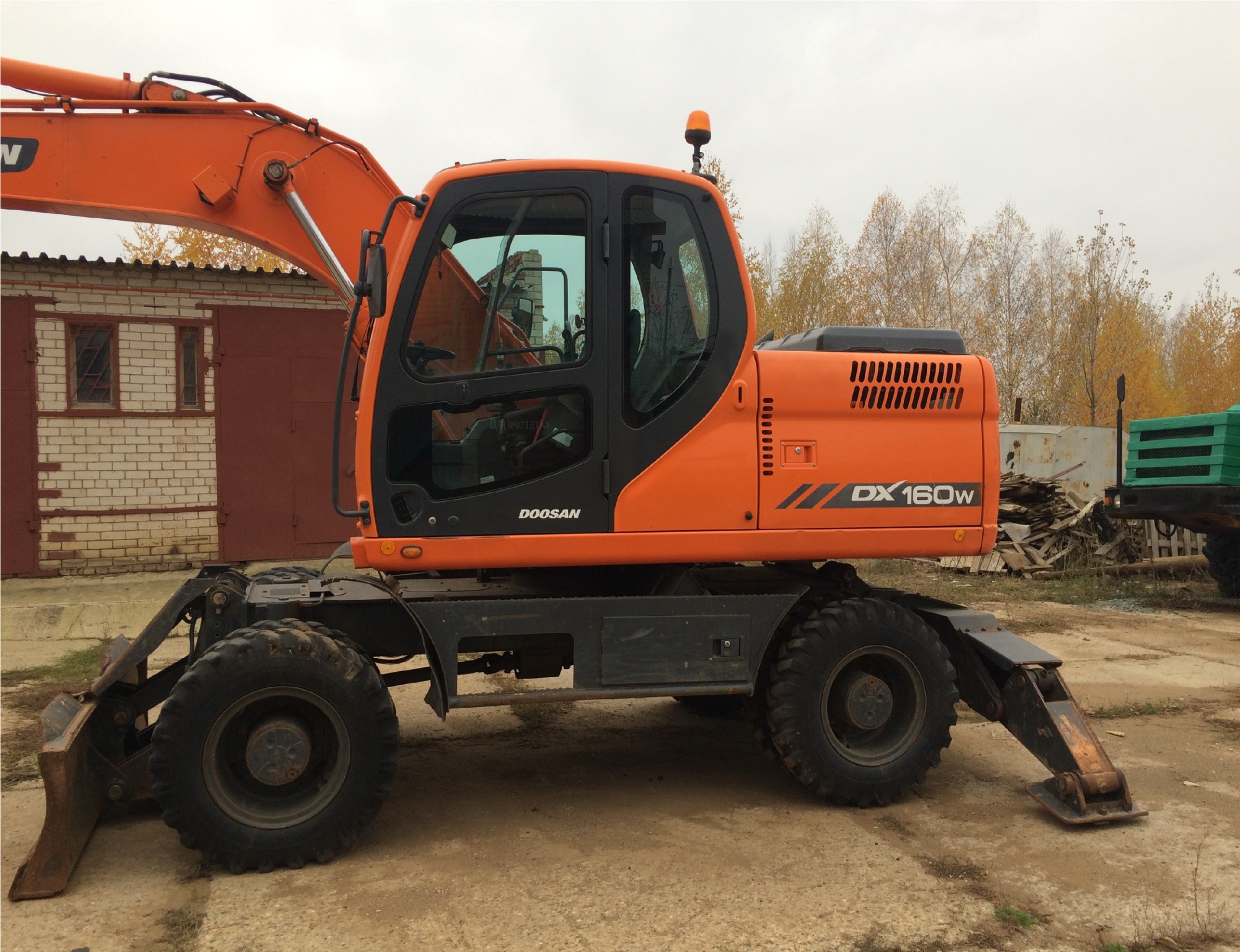 Колесный экскаватор DOOSAN / DAEWOO DX160W купить в компании Рабочие Машины