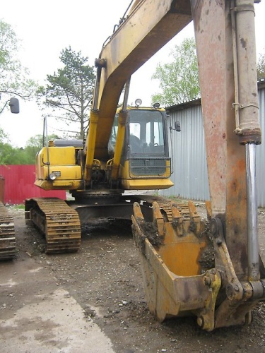 экскаватор гусеничный Komatsu PC230-7 купить в компании Рабочие Машины