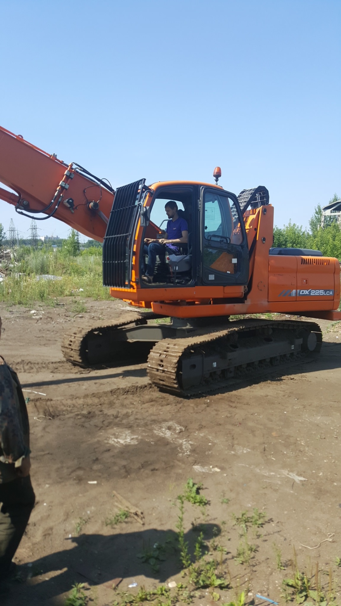 Гусеничный экскаватор (перегружатель) DOOSAN DX 225 LCA купить в компании Рабочие Машины