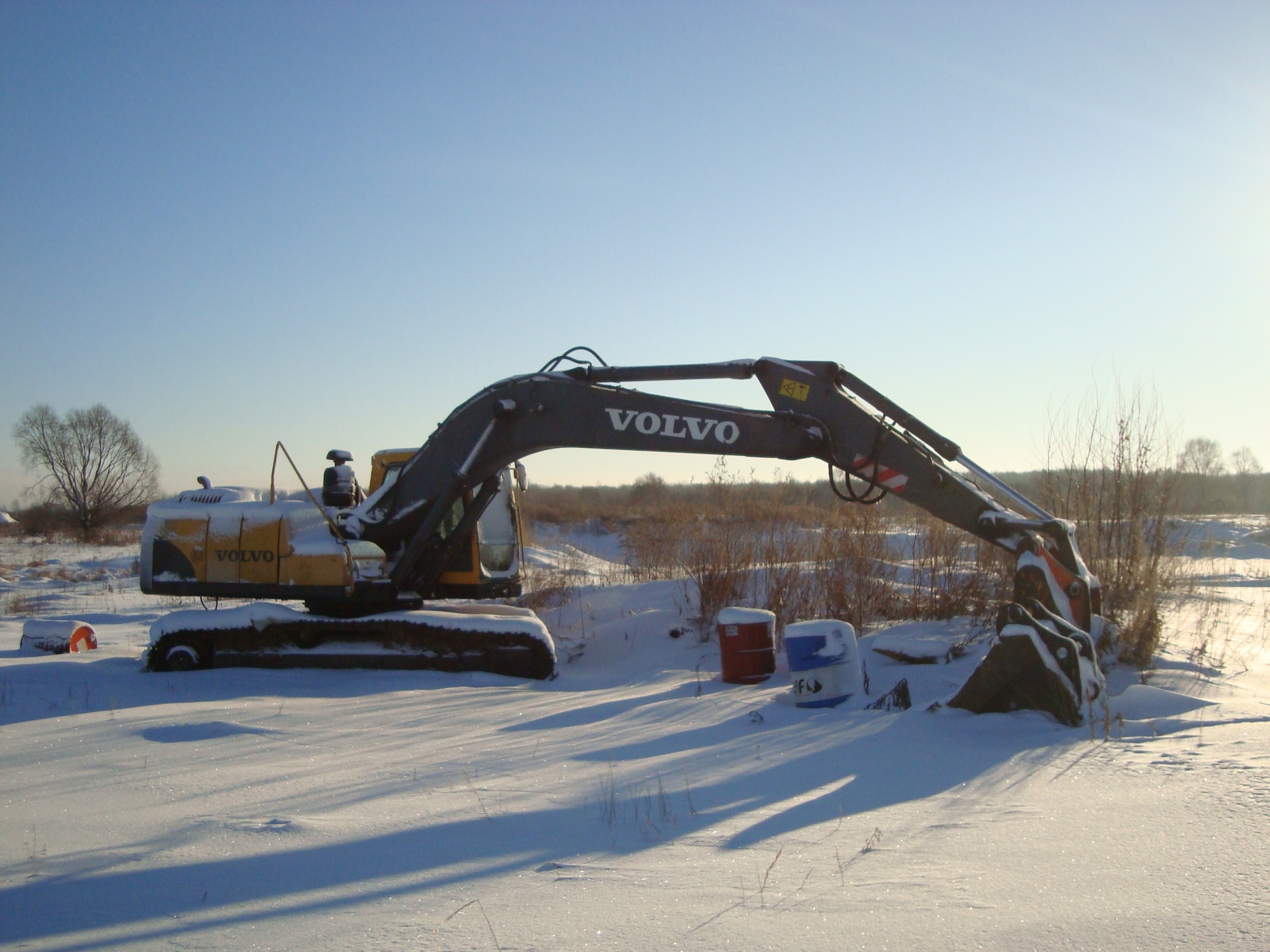 Гусеничный экскаватор VOLVOEC 240BLC купить в компании Рабочие Машины