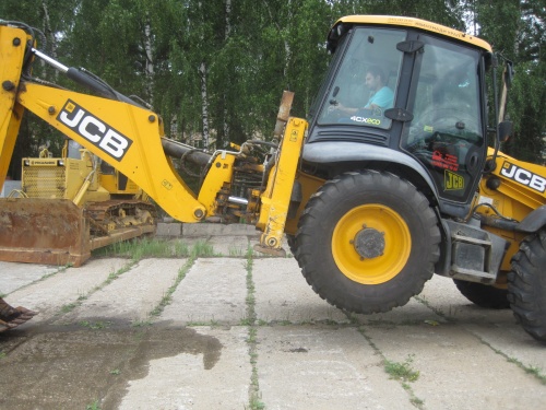 Экскаватор-погрузчик JCB 4CX купить в компании Рабочие Машины