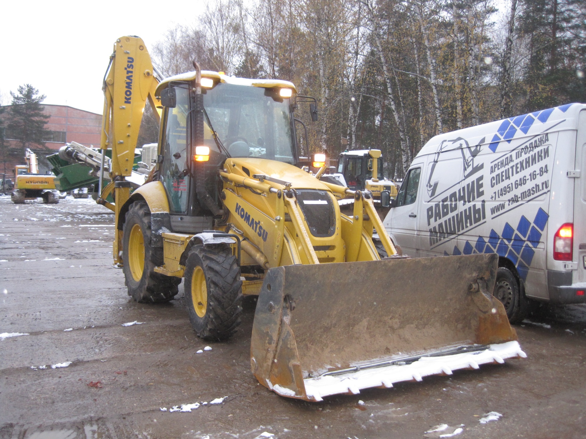 Экскаватор - погрузчикKOMATSUWB93R-5 купить в компании Рабочие Машины
