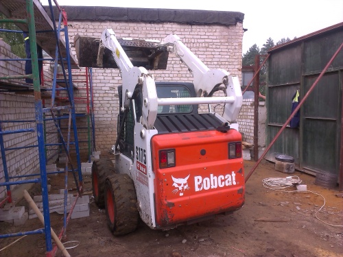 Мини-погрузчик с бортовым поворотом BOBCAT S175 купить в компании Рабочие Машины