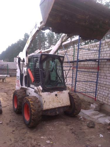 Мини-погрузчик с бортовым поворотом BOBCAT S175 купить в компании Рабочие Машины