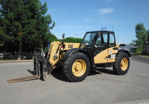 Телескопический погрузчик Caterpillar TH330B купить в компании Рабочие Машины