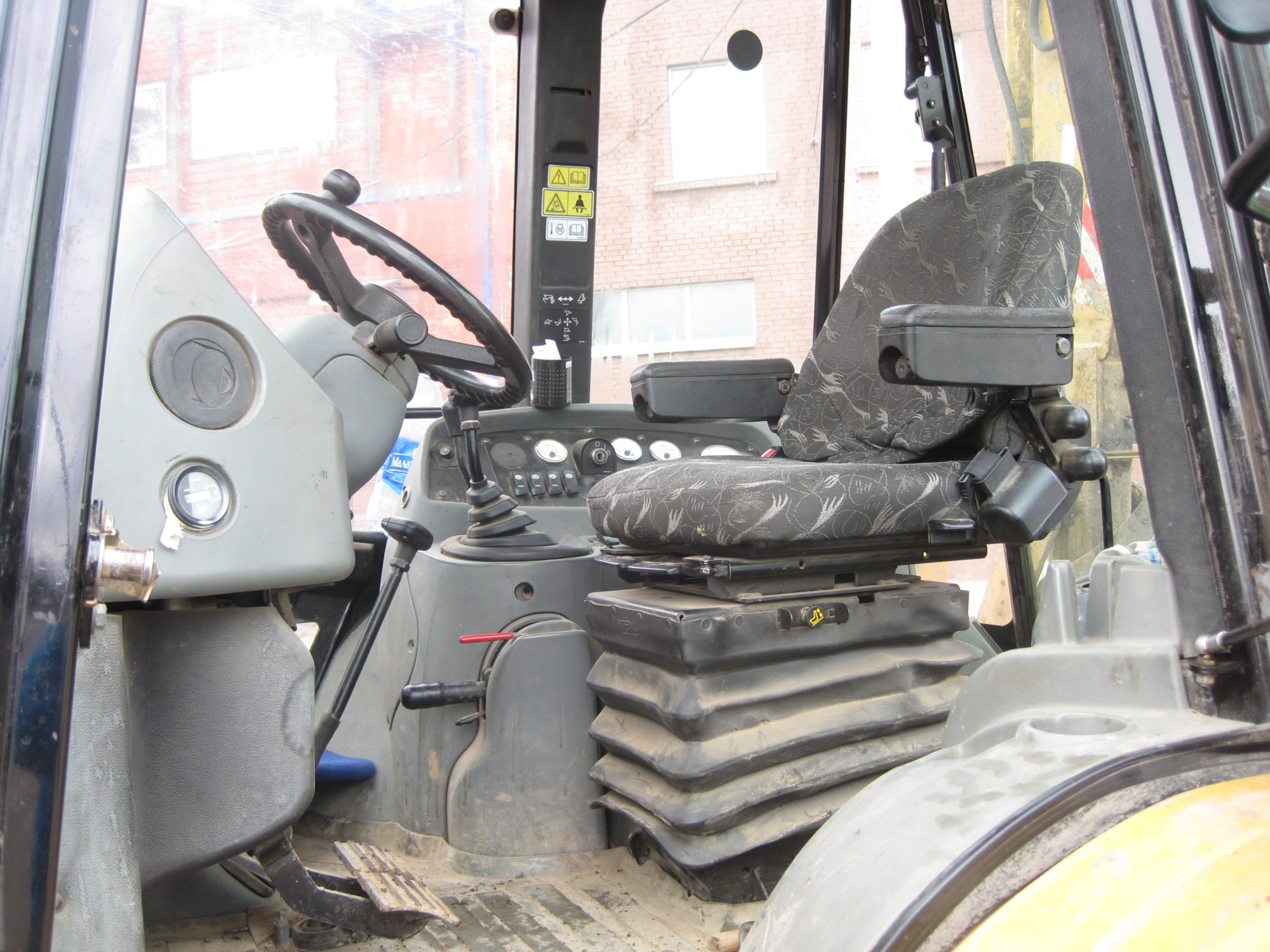 экскаватор-погрузчик CAT 428D купить в компании Рабочие Машины