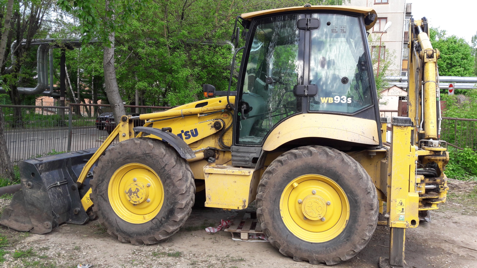 Экскаватор - погрузчик KOMATSU WB93S-5 2014 года купить в компании Рабочие Машины