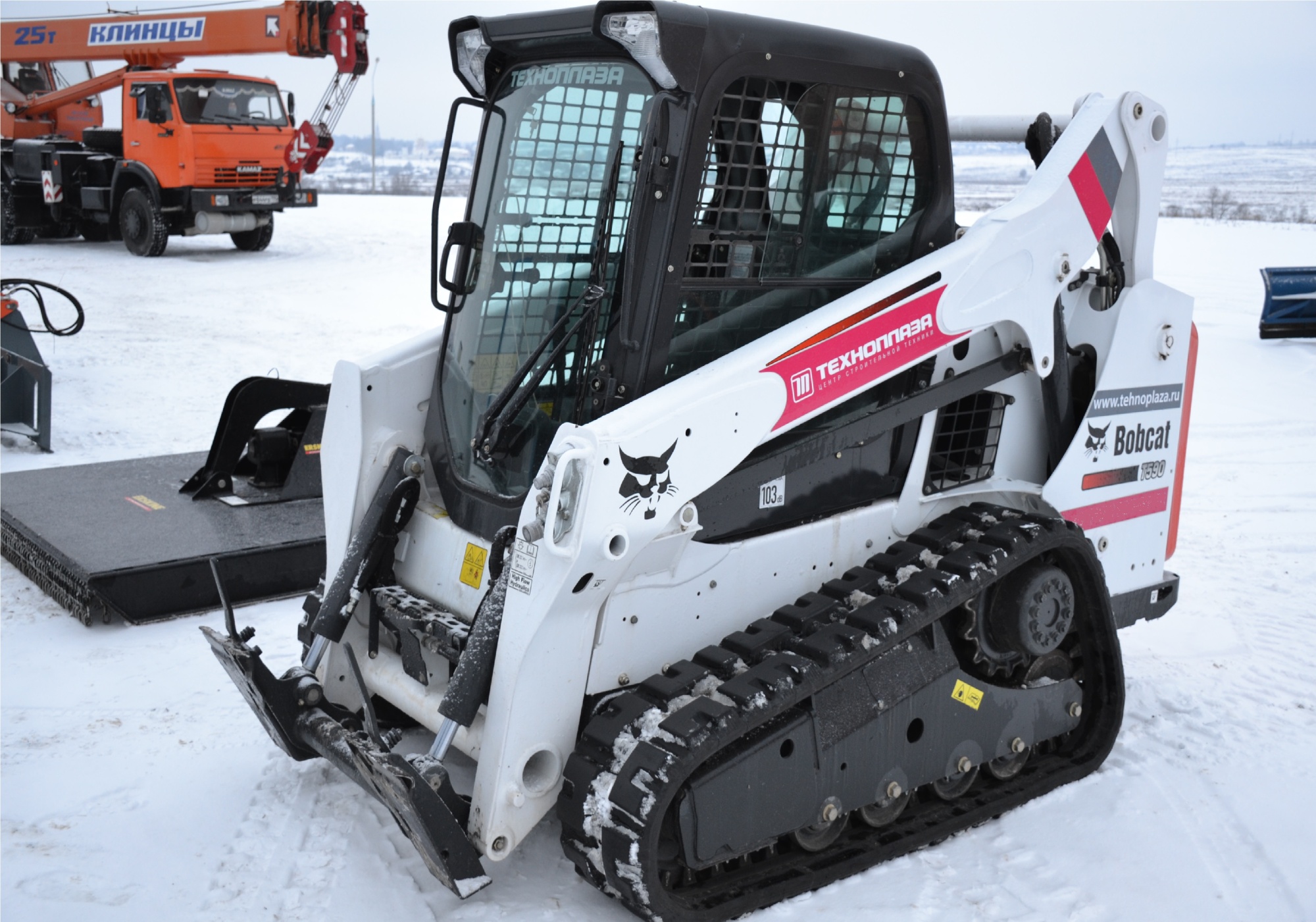 Мини - погрузчик гусеничный BOBCAT T 590 купить в компании Рабочие Машины