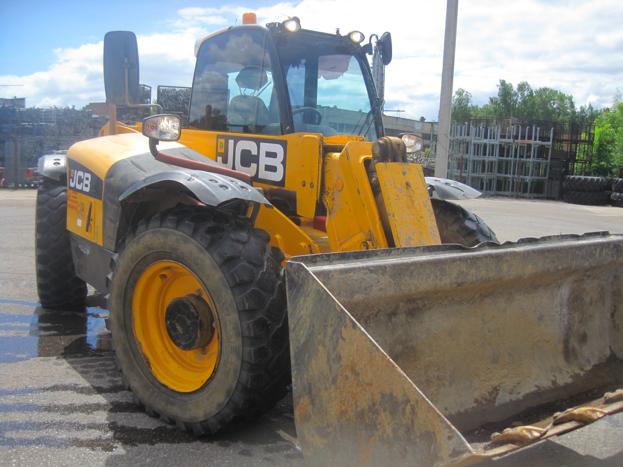 Телескопический погрузчик JCB loadall 531-70 2012 года купить в компании Рабочие Машины