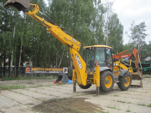 Экскаватор-погрузчик JCB 4CX купить в компании Рабочие Машины