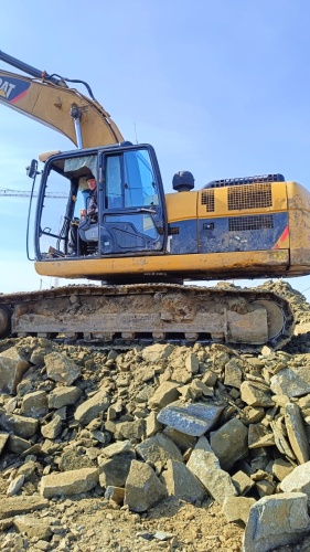 Гусеничный экскаватор CAT 324 DL купить в компании Рабочие Машины