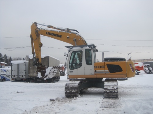 Экскаватор гусеничный Liebherr 906 купить в компании Рабочие Машины