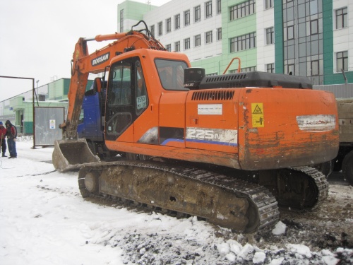 Гусеничный экскаватор DOOSAN / DAEWOO SOLAR 225NLCV купить в компании Рабочие Машины