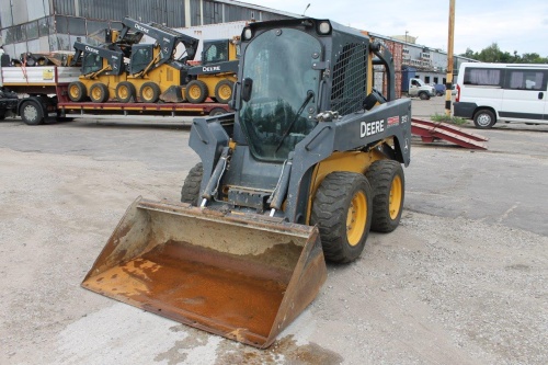 Мини - погрузчик фронтальныйJOHN DEERE 318D купить в компании Рабочие Машины