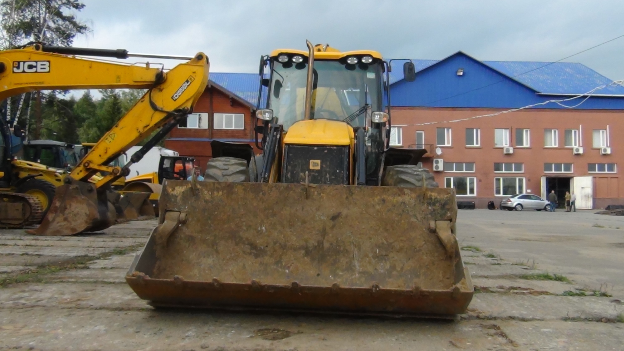 Экскаватор - погрузчик JCB 4CX купить в компании Рабочие Машины