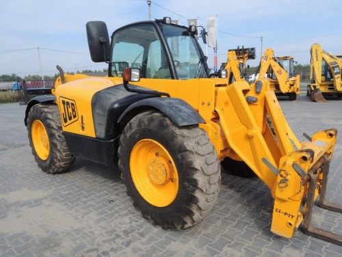Телескопический погрузчик JCB 531-70 купить в компании Рабочие Машины