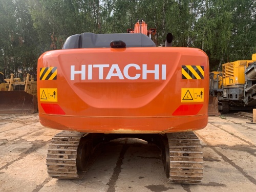 Гусеничный экскаватор Hitachi ZX210 купить в компании Рабочие Машины