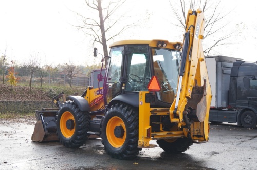 Экскаватор-погрузчик JCB 4CX купить в компании Рабочие Машины