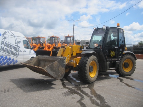 Телескопический погрузчик JCB loadall 531-70 2012 года купить в компании Рабочие Машины