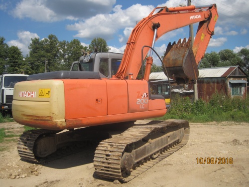 Гусеничный экскаватор HITACHI ZX 200 купить в компании Рабочие Машины